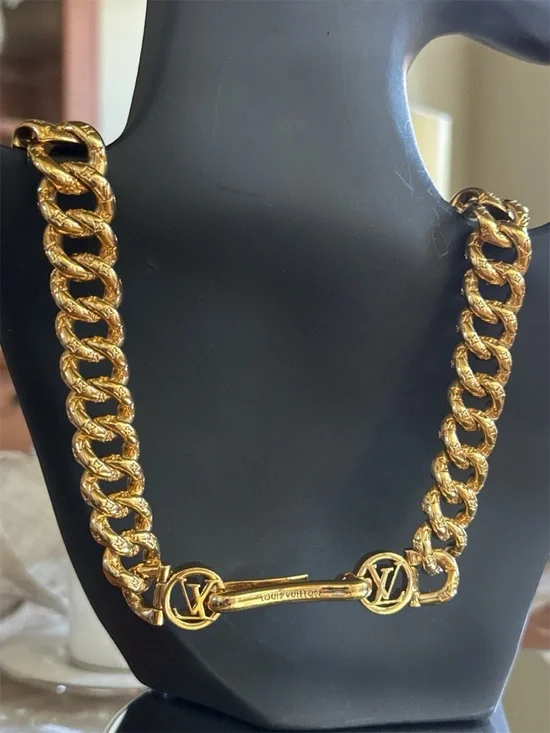 Louis Vuitton Gold Monogram Cuban Link Necklace! Pristine! COA, box and dustbag! - Picture 3 of 10